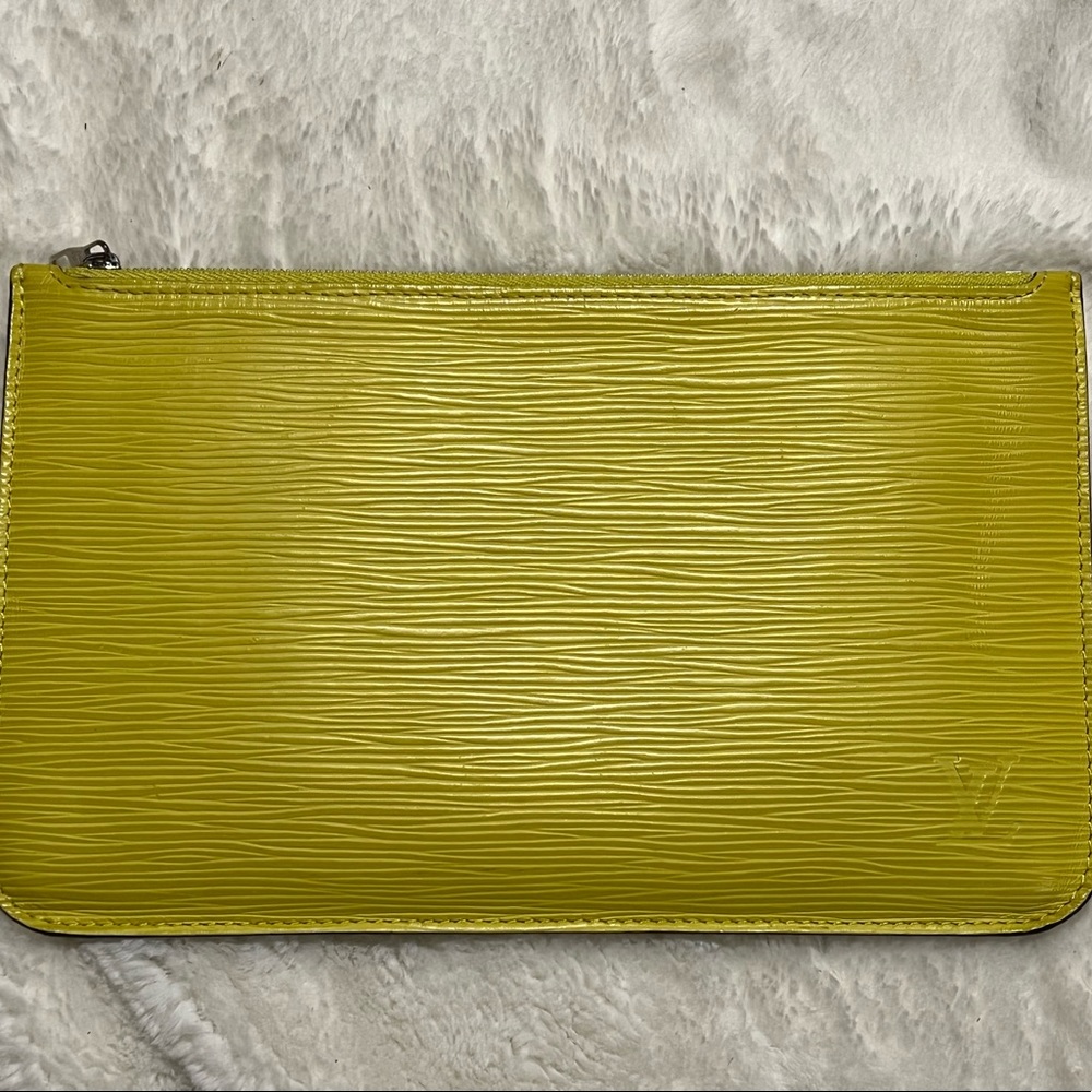Authentic Louis Vuitton Neverfull Pochette/Pouch Pistache epi leather